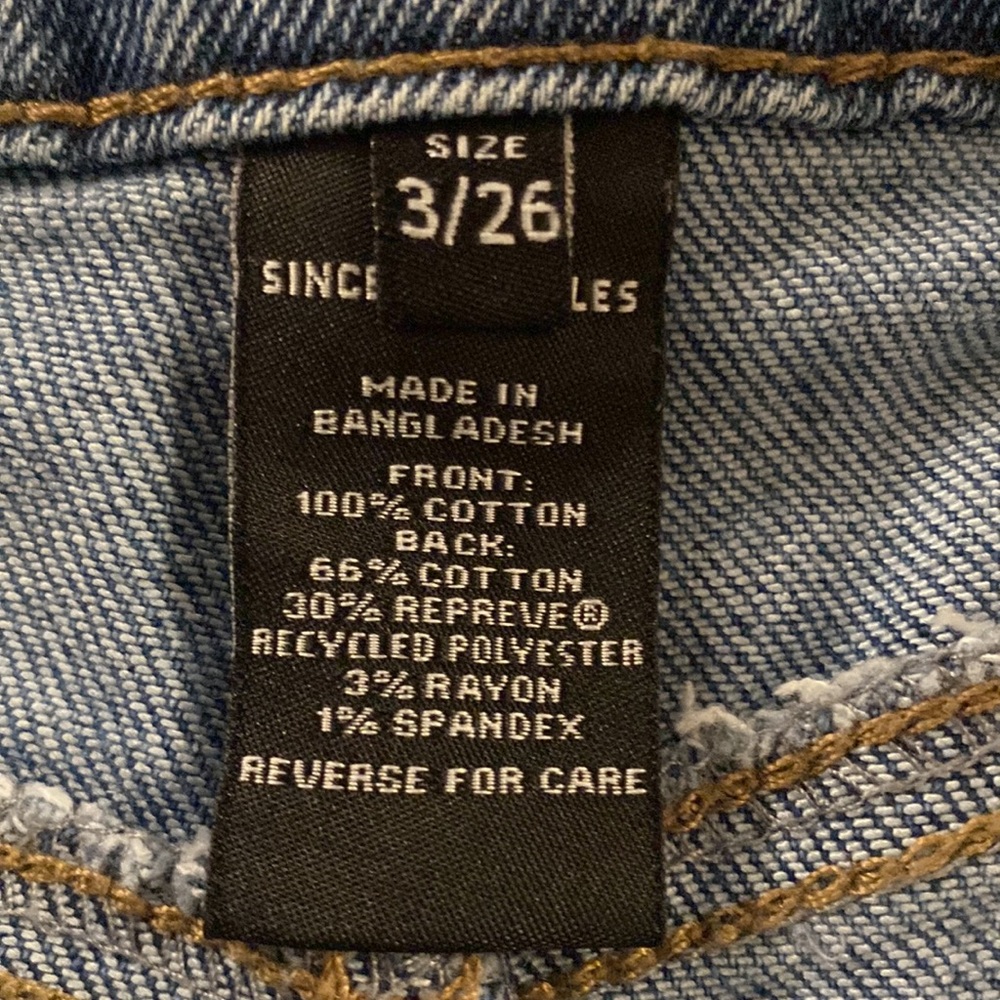 Sincerely Jules High Rise Distressed Cut-Offs - Picture 4 of 5